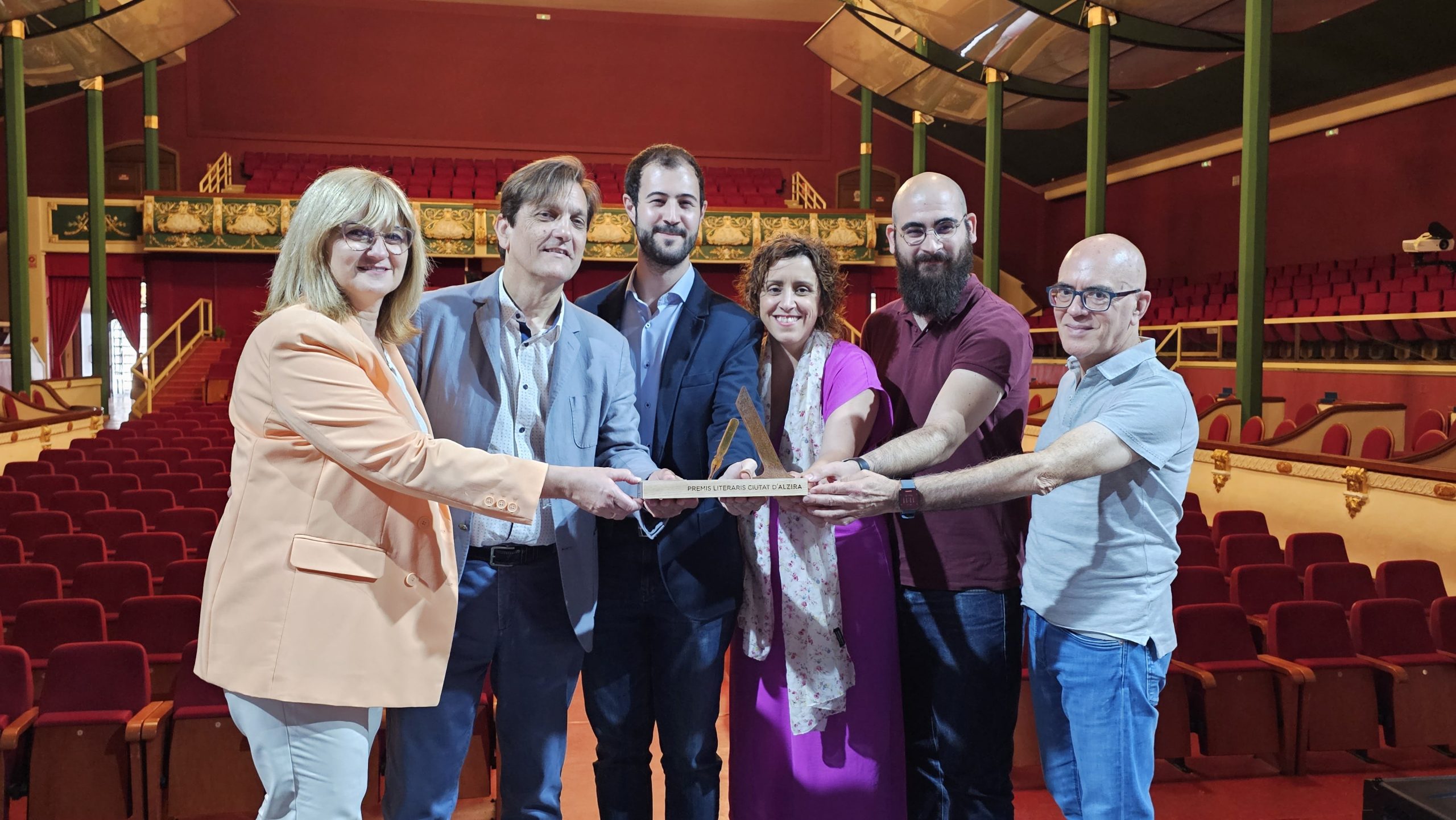 Los Premios Literarios Ciutat d’Alzira presentan nuevo formato e imagen