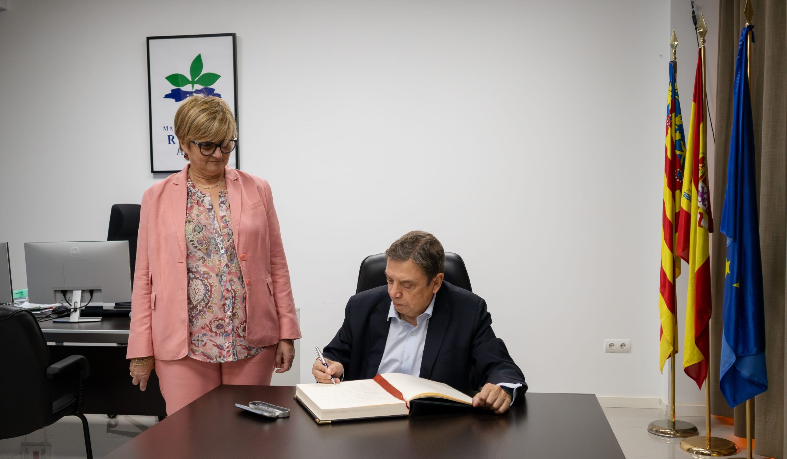 El ministro de Agricultura, Pesca y Alimentación, Luis Planas, visita la Mancomunitat de la Ribera Alta para tratar las ayudas a los municipios afectados por la DANA