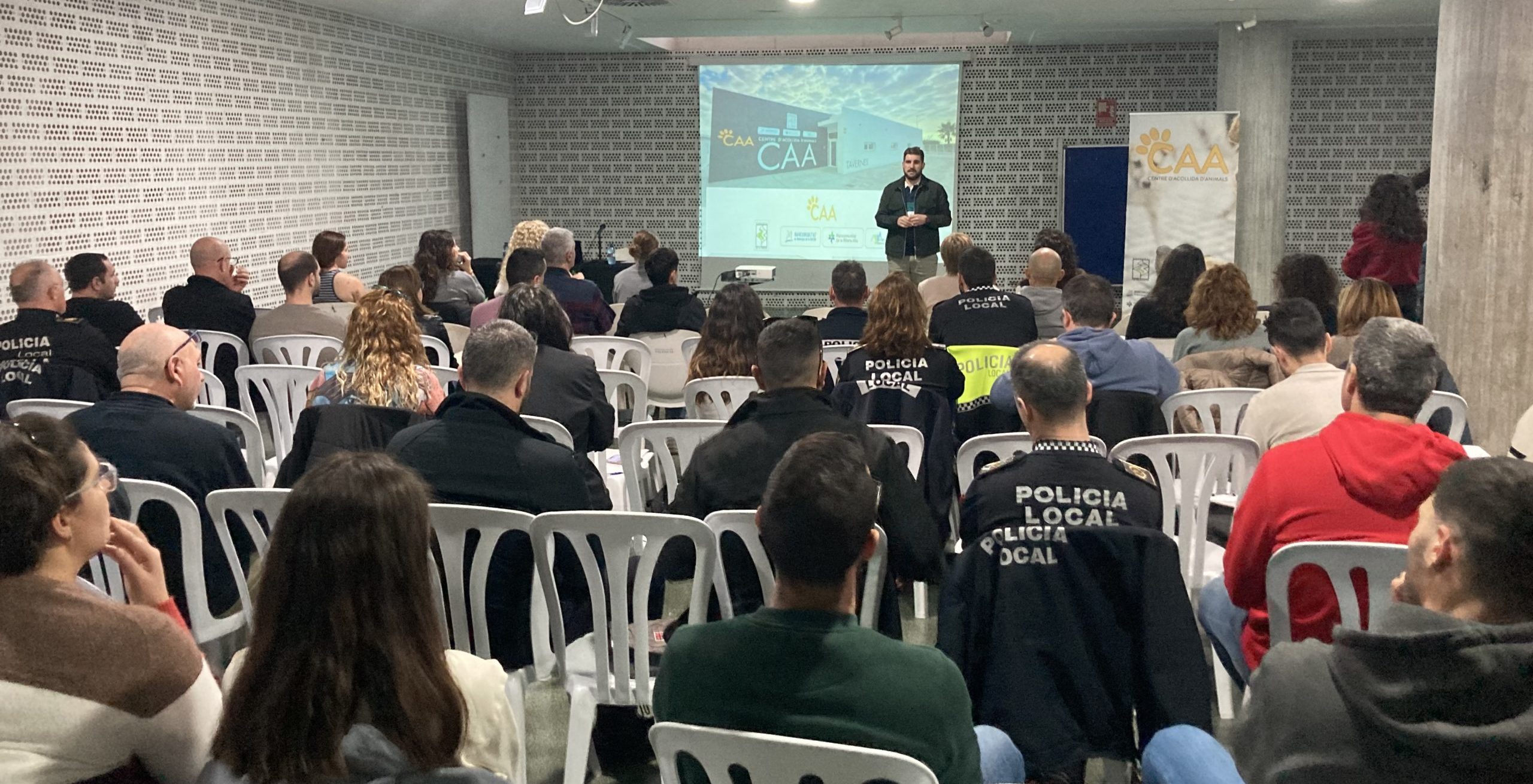 Formación en protección, bienestar y tenencia de animales de compañía para personal de los ayuntamientos